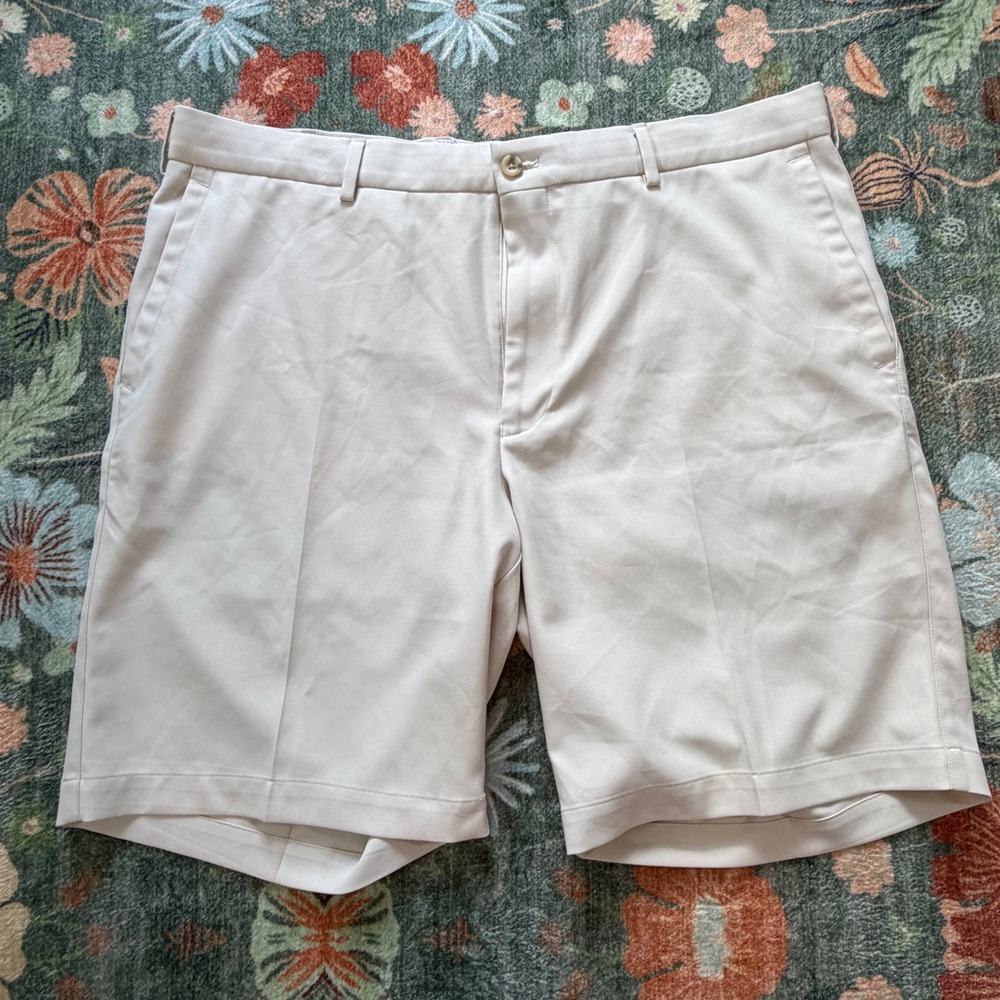 Peter Millar Mens Performance Golf Shorts Beige Stone Size 38 Flat‎ Front Logo